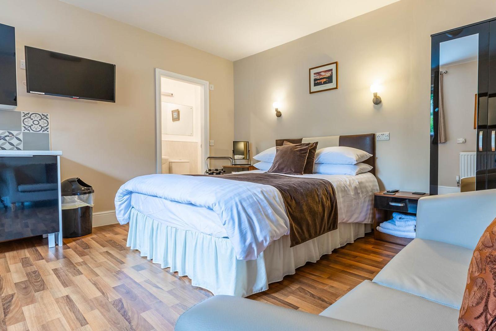 Windermere Studio Rooms - With Free Car Parking Onsite Exterior photo