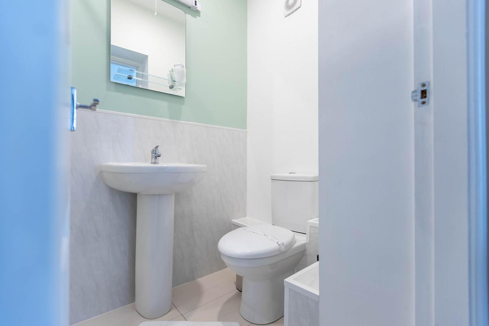 Windermere Studio Rooms - With Free Car Parking Onsite Exterior photo