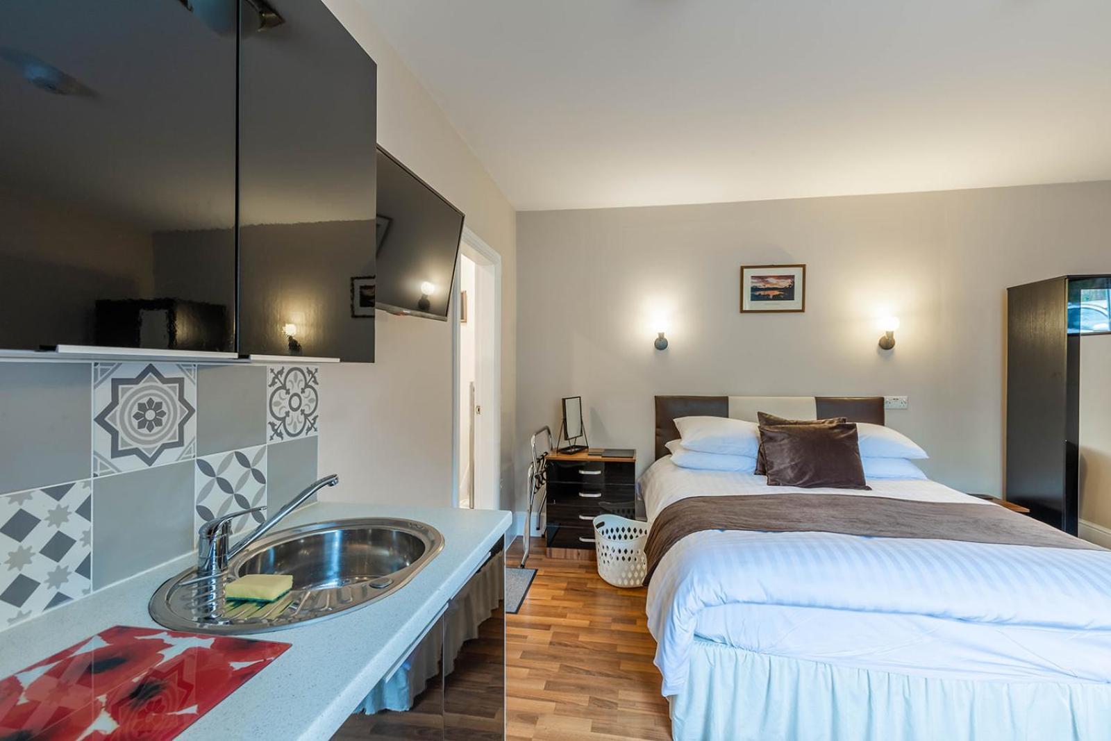Windermere Studio Rooms - With Free Car Parking Onsite Exterior photo