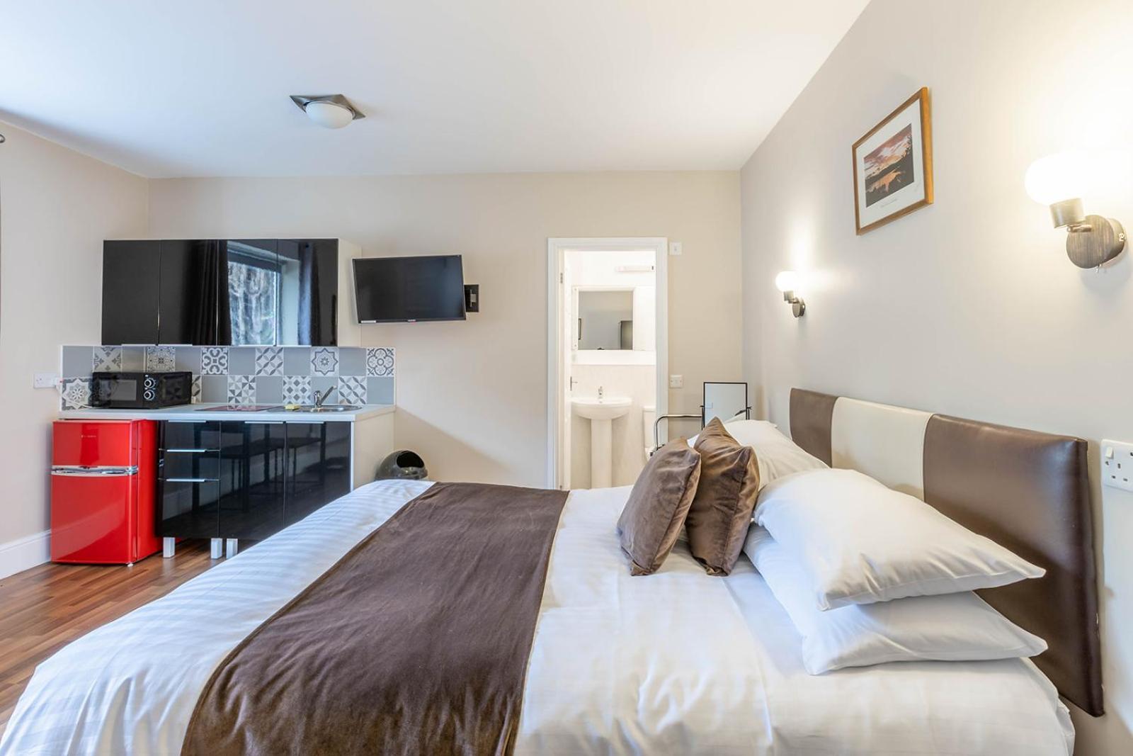 Windermere Studio Rooms - With Free Car Parking Onsite Exterior photo