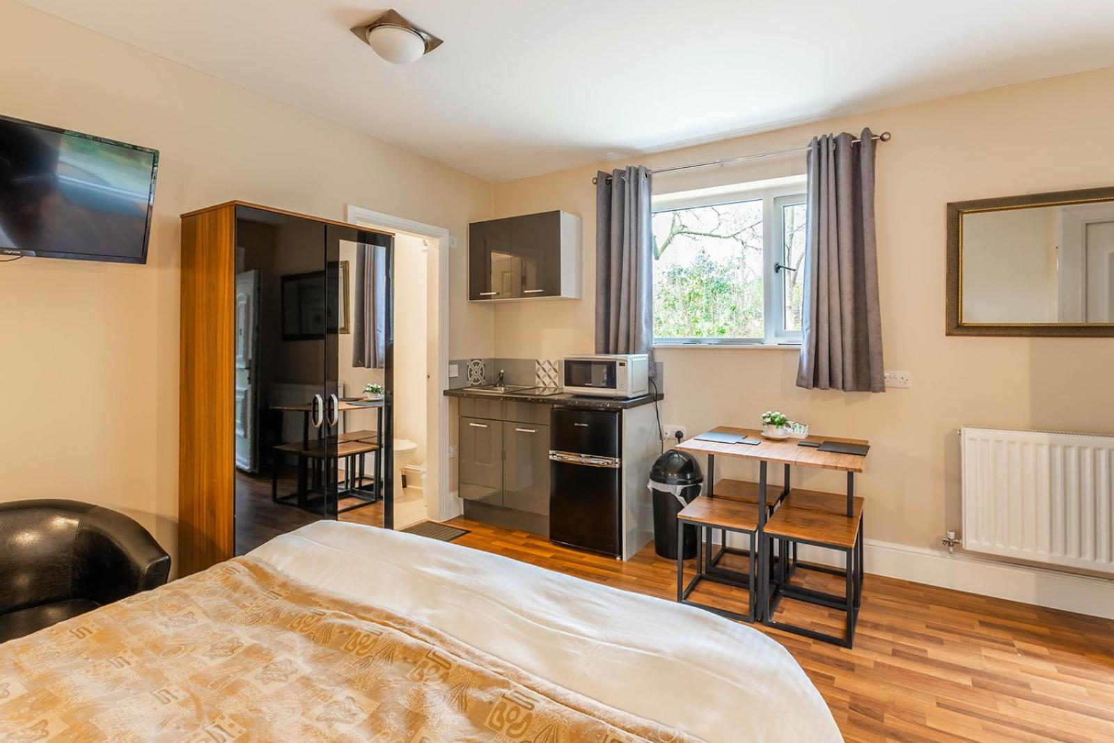 Windermere Studio Rooms - With Free Car Parking Onsite Exterior photo