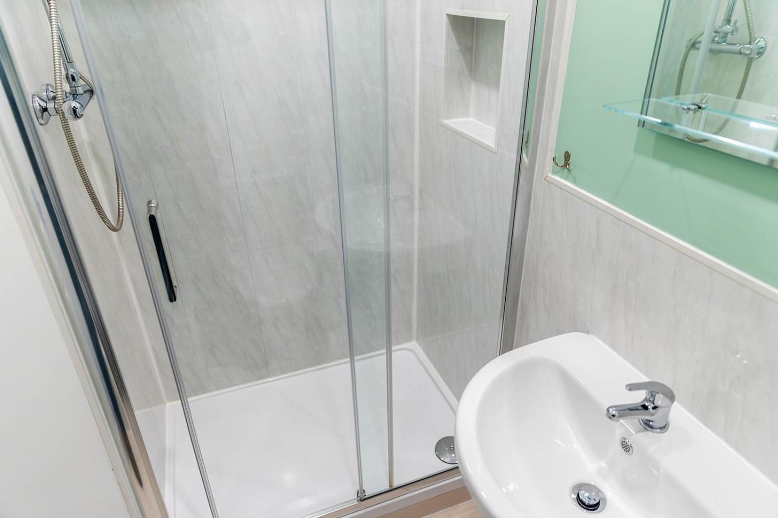 Windermere Studio Rooms - With Free Car Parking Onsite Exterior photo