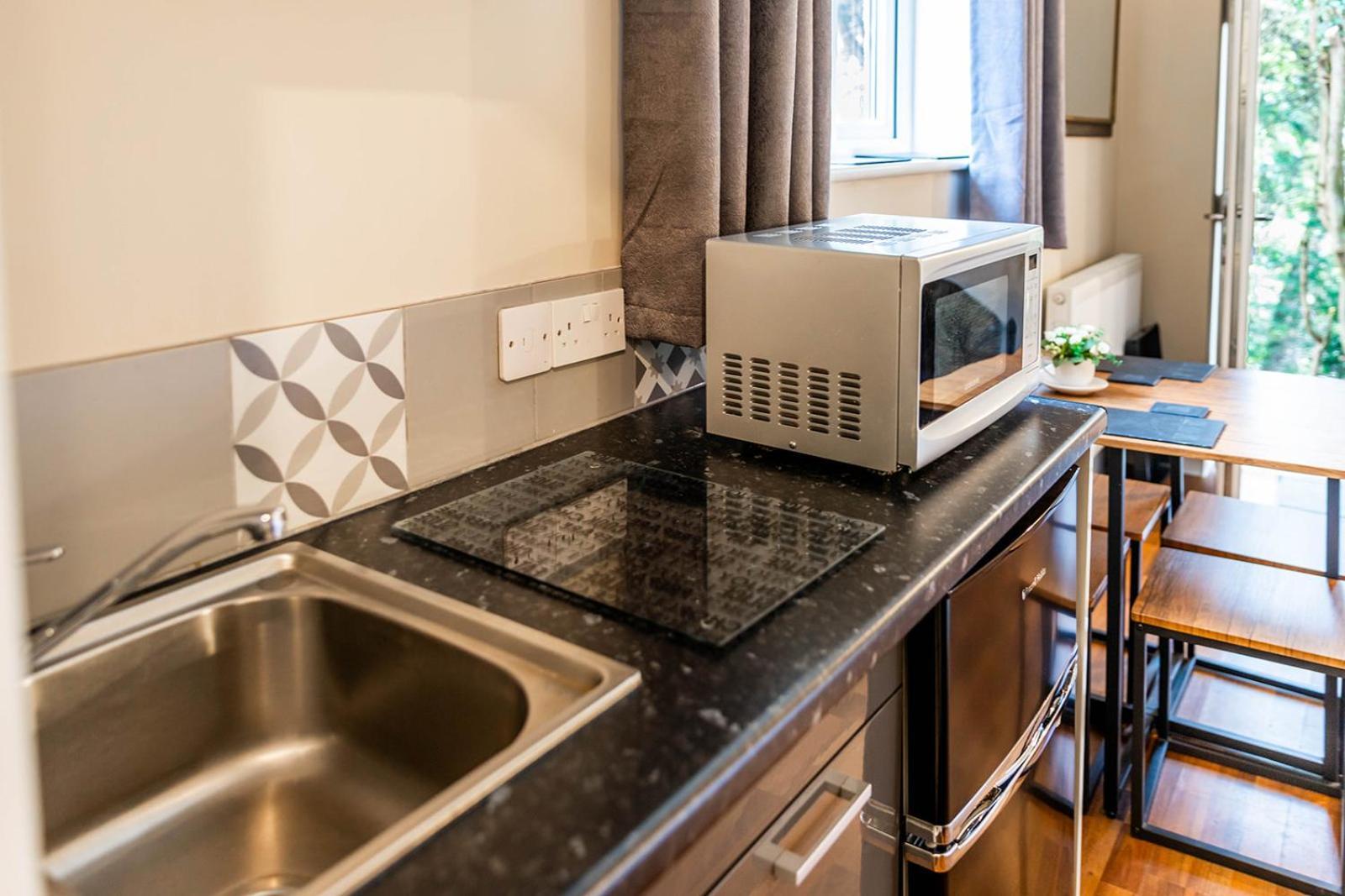 Windermere Studio Rooms - With Free Car Parking Onsite Exterior photo