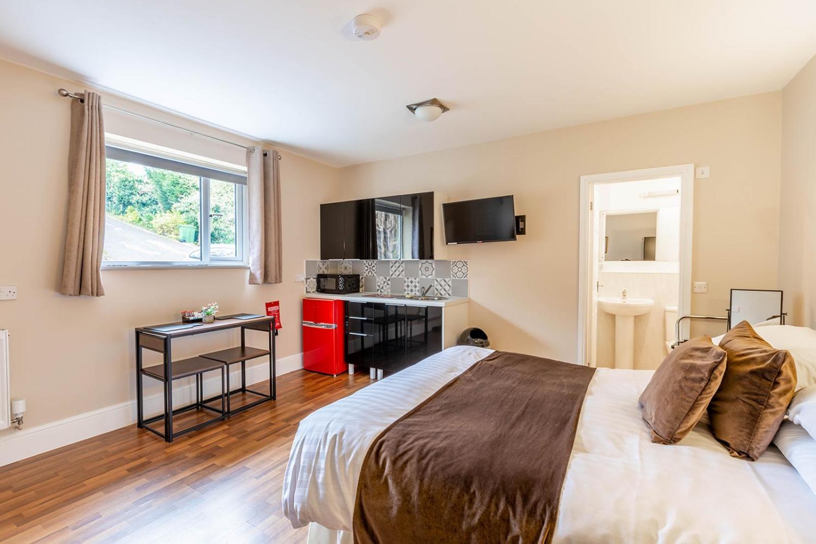 Windermere Studio Rooms - With Free Car Parking Onsite Exterior photo