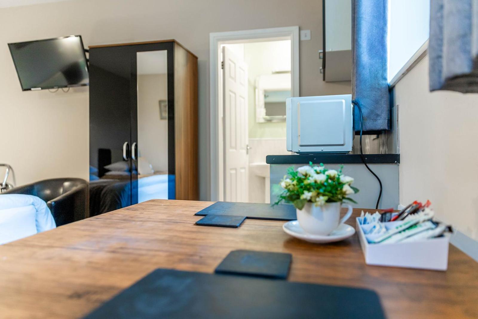 Windermere Studio Rooms - With Free Car Parking Onsite Exterior photo