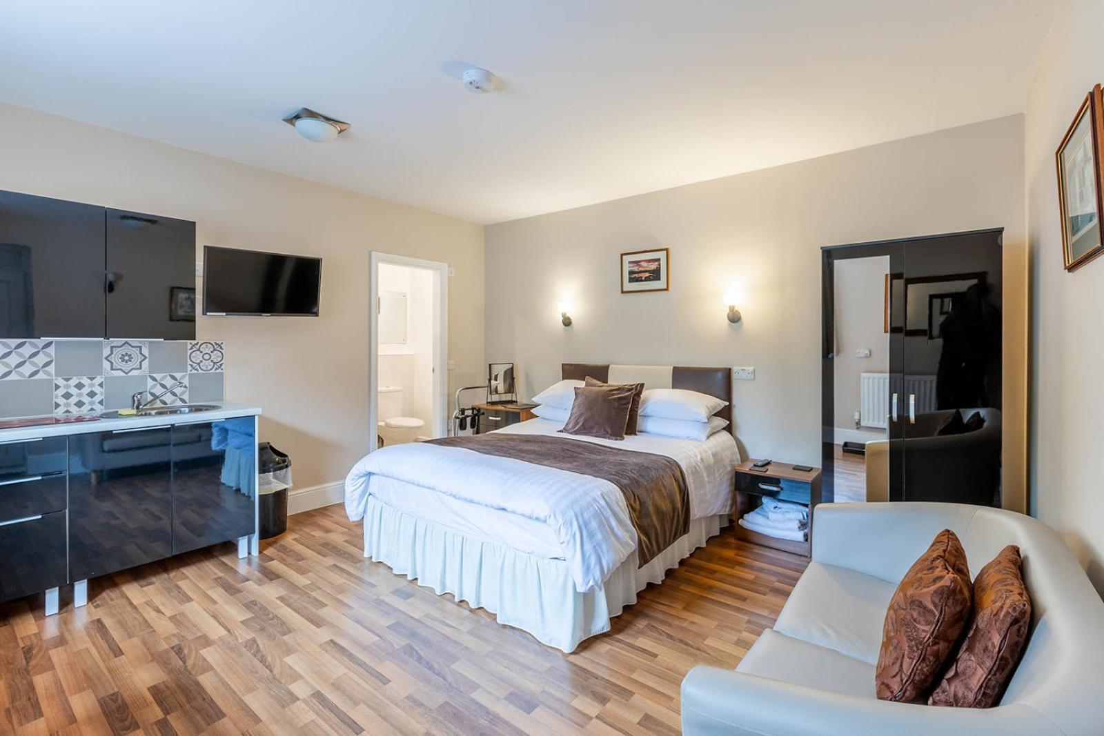 Windermere Studio Rooms - With Free Car Parking Onsite Exterior photo