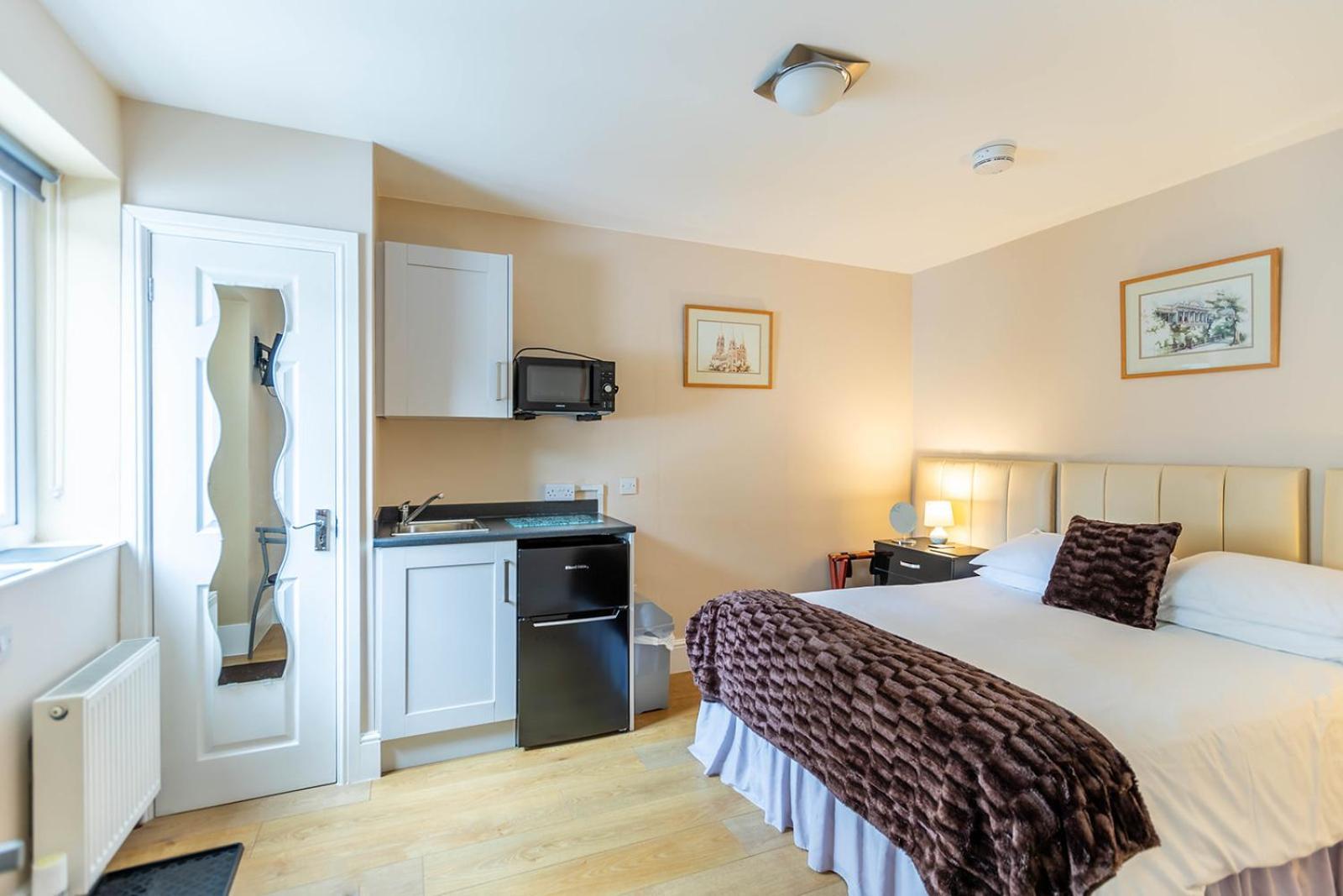 Windermere Studio Rooms - With Free Car Parking Onsite Exterior photo
