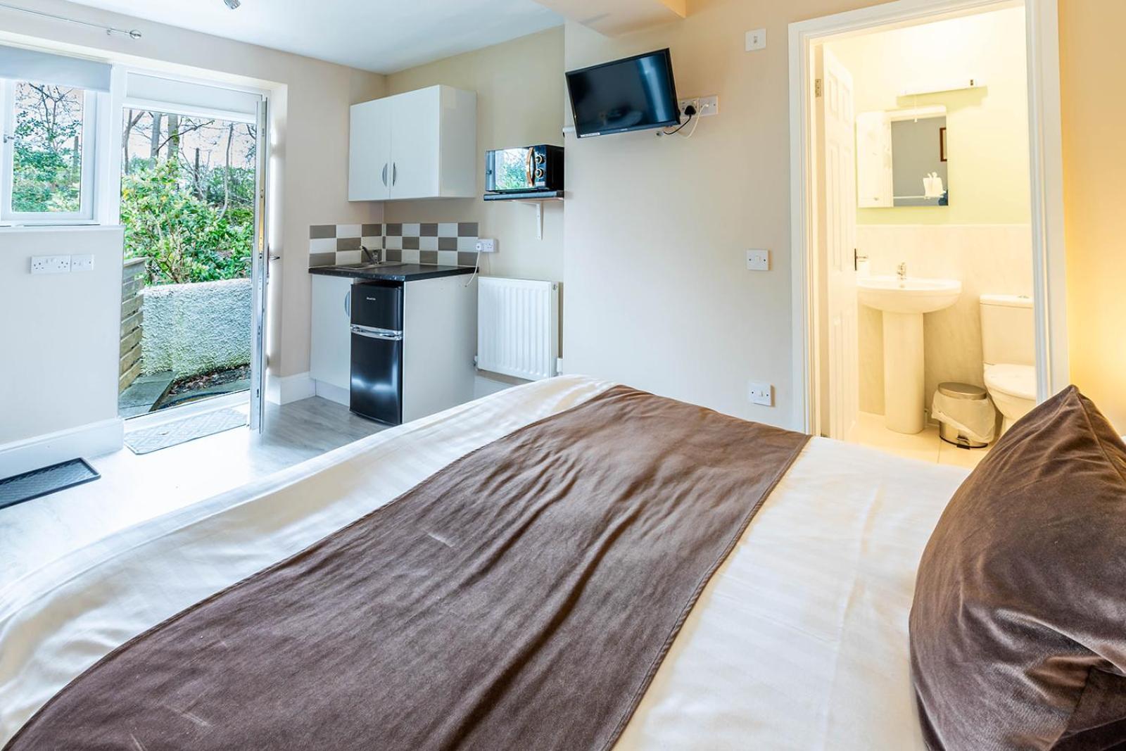Windermere Studio Rooms - With Free Car Parking Onsite Exterior photo
