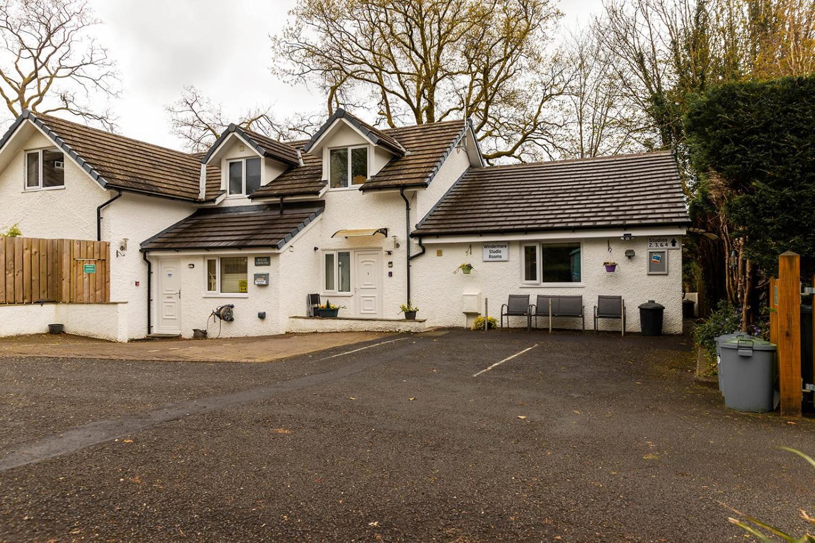 Windermere Studio Rooms - With Free Car Parking Onsite Exterior photo