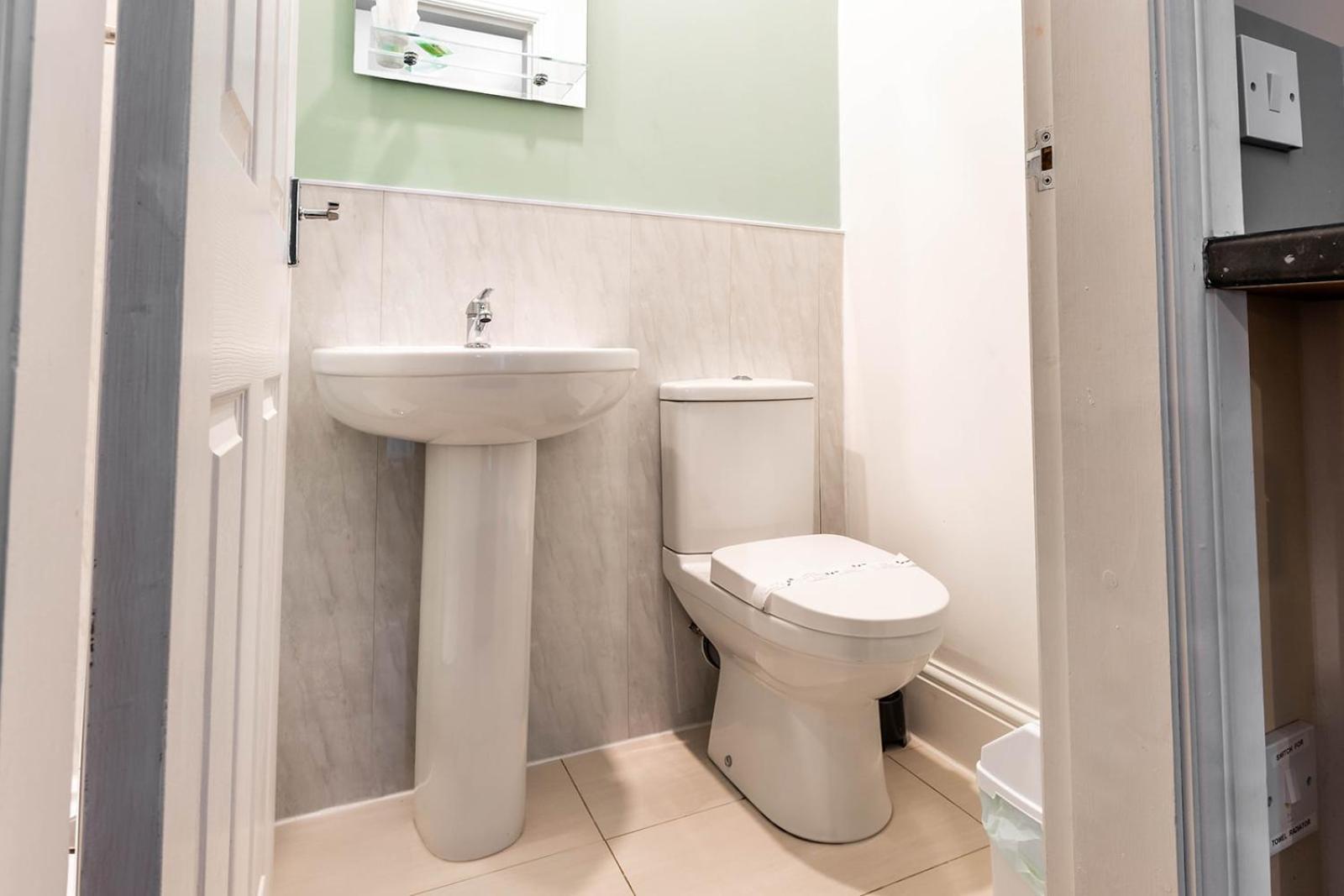 Windermere Studio Rooms - With Free Car Parking Onsite Exterior photo